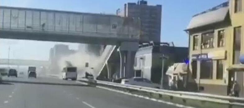 В Краснодаре на Ейском шоссе загорелся автобус