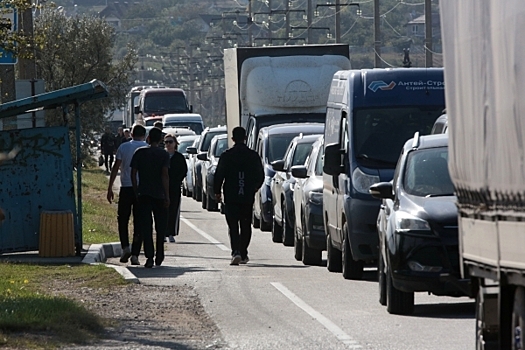 Пробки на дорогах от Кубани к Крымскому мосту начали сокращаться