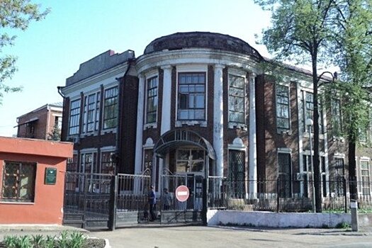 "Требует значительных вложений": власти продадут здание больницы при фабрике Крестовниковых в Казани