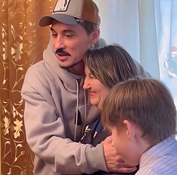 Дмитрий Билан привез подарки семье, принявшей детей-сирот из Донецка