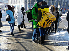 Пойманных за объятиями курьеров отправят в Париж