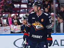 Евгений Кузнецов провёл тренировку на тренажёрах с хоккеистами «Салавата Юлаева»