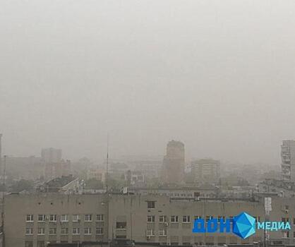 МЧС предупредило о шквалистом ветре и грозе в Ростовской области