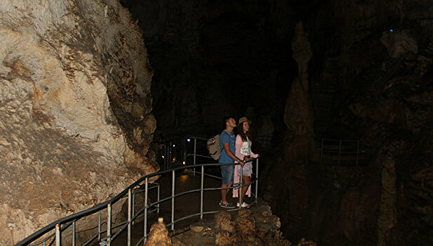 "Таиланд отдыхает": крымская пещера поразила питерских блогеров