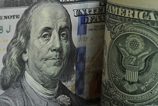 Доллар просел перед решением центробанка