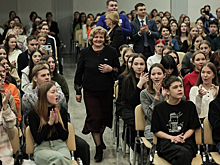 Спикер Заксобрания Людмила Бабушкина обсудила вопросы государственного устройства с участниками молодежного проекта «Момент истины»