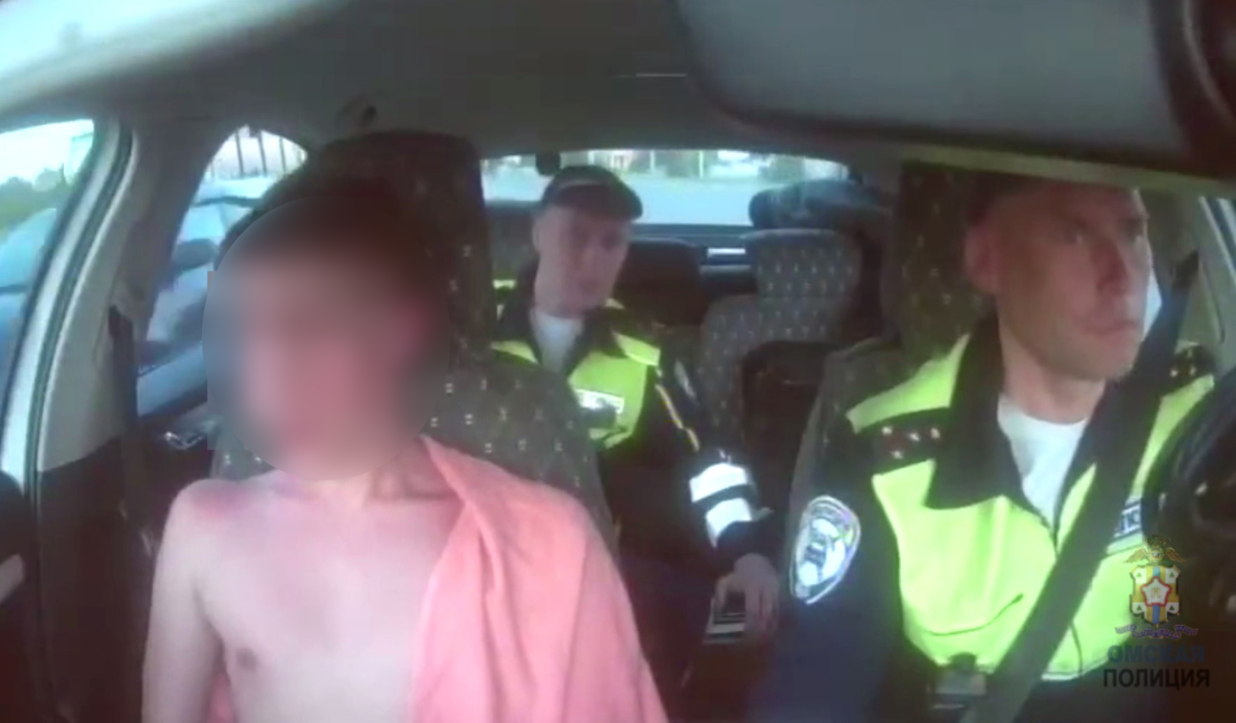 В Омске госавтоинспекторы оперативно доставили несовершеннолетнего с ожогами в больницу