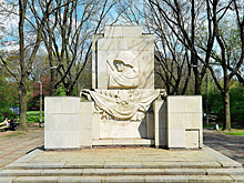 Памятники скоро кончатся: чем Варшава будет впечатлять Запад, снеся всё советское