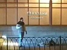 В казанских пабликах обсуждают видео с лежащим на дороге пешеходом
