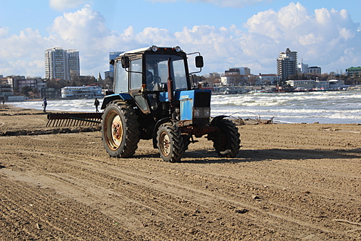 В Анапе ликвидируют последствия крупного морского выброса