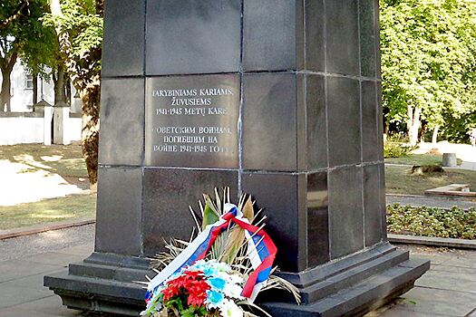 В Шяуляе с центральной площади уберут обелиск советским воинам