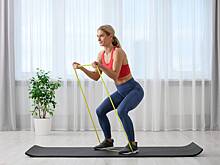 Эксперт оценил пользу упражнений с фитнес-резинками для похудения