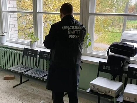 Гардеробщик получил ножевое ранение при нападении на колледж в Архангельске