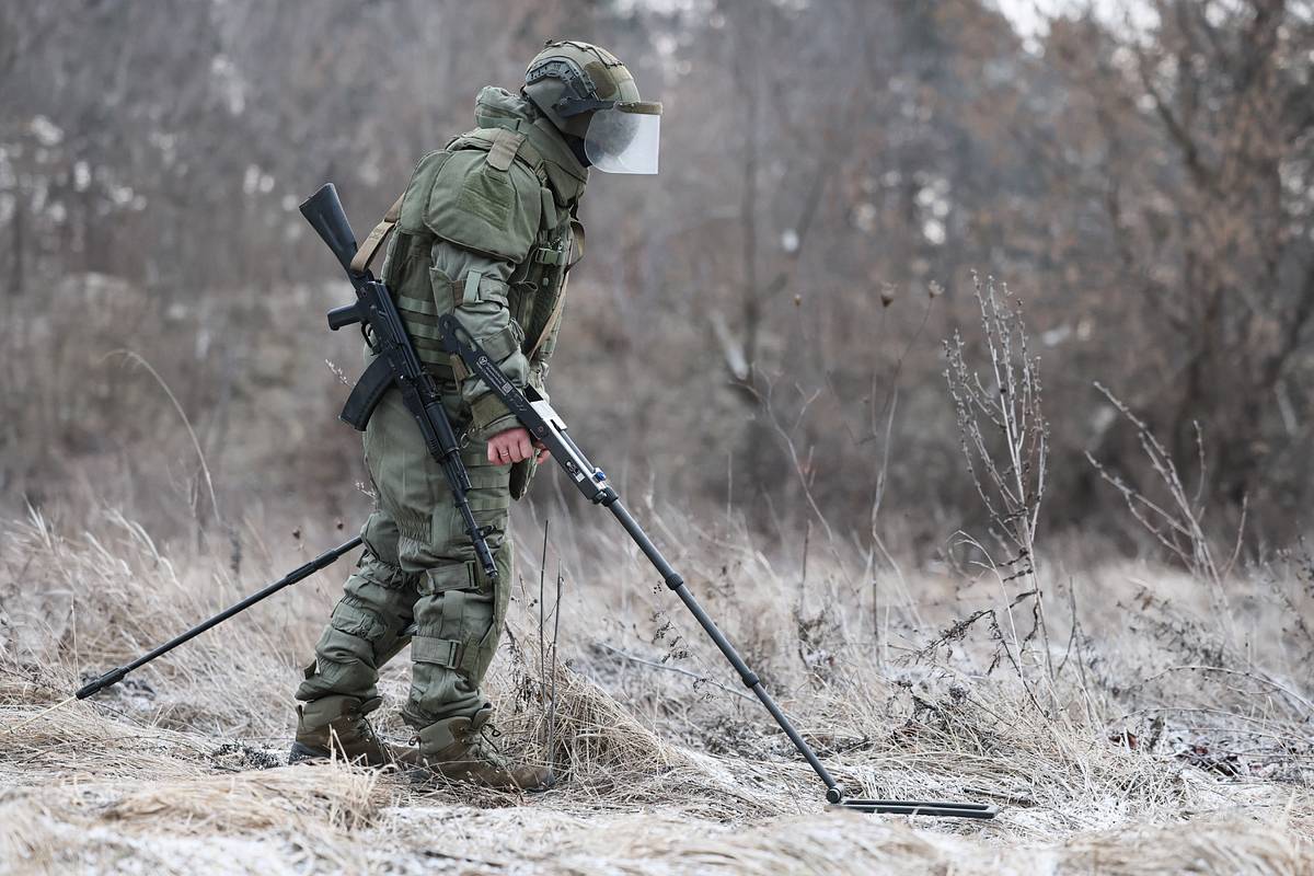 Российский сапер обезвредил более 80 мин ВСУ в огороде мирной жительницы