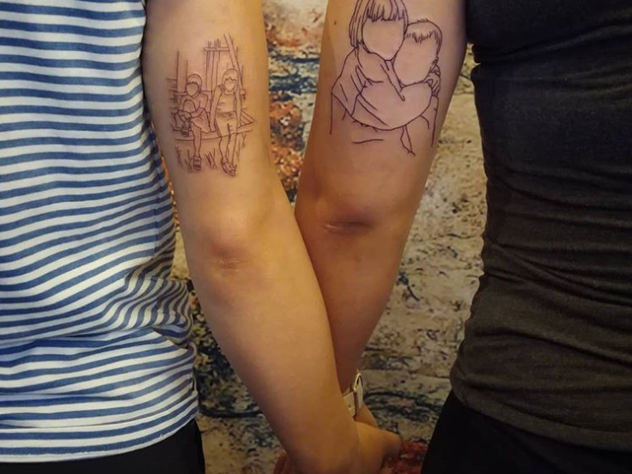 Парная татуировка брат. Парное тату с братом. Парное тату для братьев. Парные мини тату для сестер. Парное тату с братом.