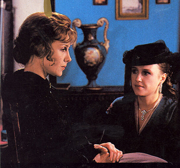 Историко-приключенческий сериал "Петербургские тайны" Леонида Пчелкина стал вольной экранизацией романа Крестовского "Петербургские трущобы" и имел грандиозный успех. 