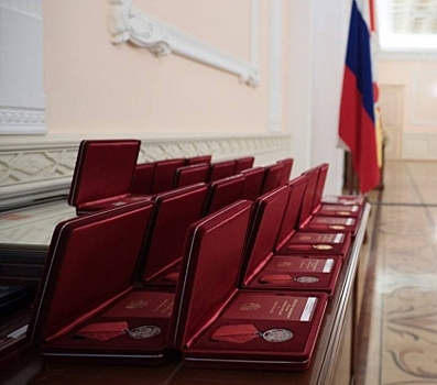 Алексей Текслер вручил южноуральцам государственные и региональные награды