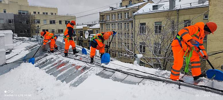 Службы ЖКХ района встретили первый снегопад во всеоружии