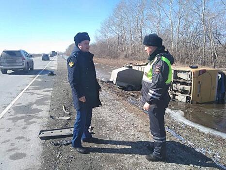 Автобус с пассажирами попал в смертельное ДТП в Новосибирской области