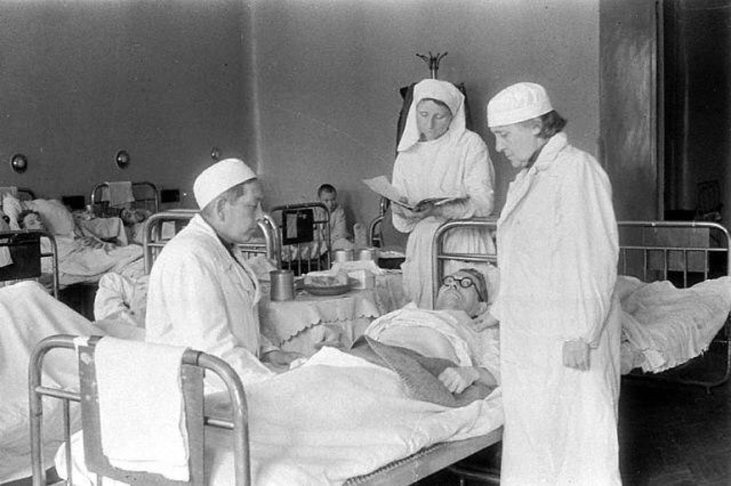 Потерянные в госпитале. Военный госпиталь СССР В Великой Отечественной войны. Военный госпиталь 1941 года в Москве.