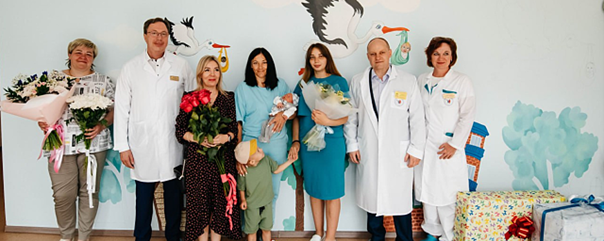 Максим Красноцветов поздравил жительницу Ивантеевки с рождением ребенка