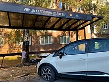 Мать и её 9-летний ребёнок попали в больницу после наезда автомобиля на остановку в Калининграде