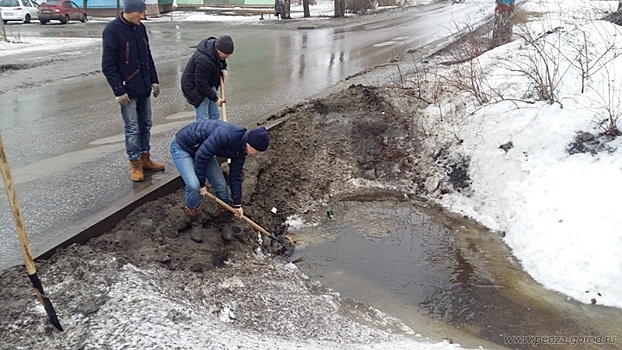 На пензенских трассах дорожникам поручили прочистить водоотводные канавы
