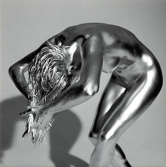 На творчество фотографа, по его словам, повлияли скульптуры Константина Бранкузи, выполненные из полированной бронзы.   