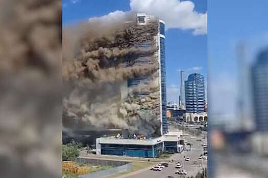МЧС Казахстана: на проспекте в Астане загорелось 26-этажное жилое здание
