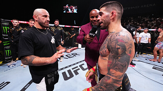 Топурия и Оливейра пожали друг другу руки перед боем за титул UFC