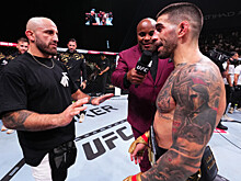 Топурия и Оливейра пожали друг другу руки перед боем за титул UFC