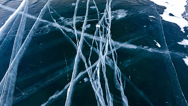 Спасатели предупредили об опасности выхода на лёд Байкала