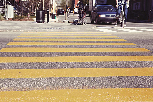 На Озерной аллее оборудовали новую «зебру» и поменяли схему движения автотранспорта