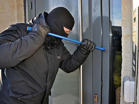 Метки на почтовых ящиках и странные звонки: как понять, что квартиру собираются грабить