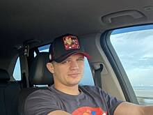 Российского бойца закидали бутылками после поединка