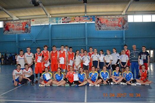 В Ливнах завершилось первенство города по баскетболу среди школьников