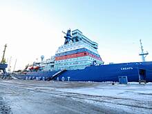 Экипаж российского ледокола снял огромный обломок айсберга