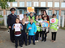 Сотрудники Госавтоинспекции Оренбургской области совместно с отрядом ЮИД провели информационно-пропагандистскую акцию «Внимание! Пешеходный переход!»