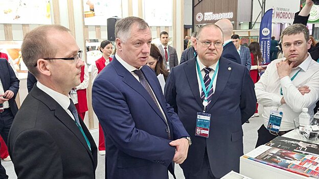 Марат Хуснуллин и Олег Мельниченко провели встречу на форуме в Казани