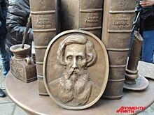550 кг великого слова. В Оренбурге установлен памятник словарю Даля