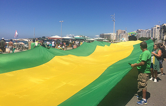 В Бразилии депутату не дали выступить в парламенте из-за одежды