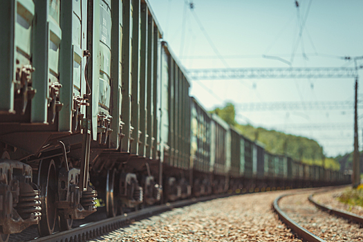 Китай сохраняет некоторые ограничения на прием вагонов с углем и древесиной из России
