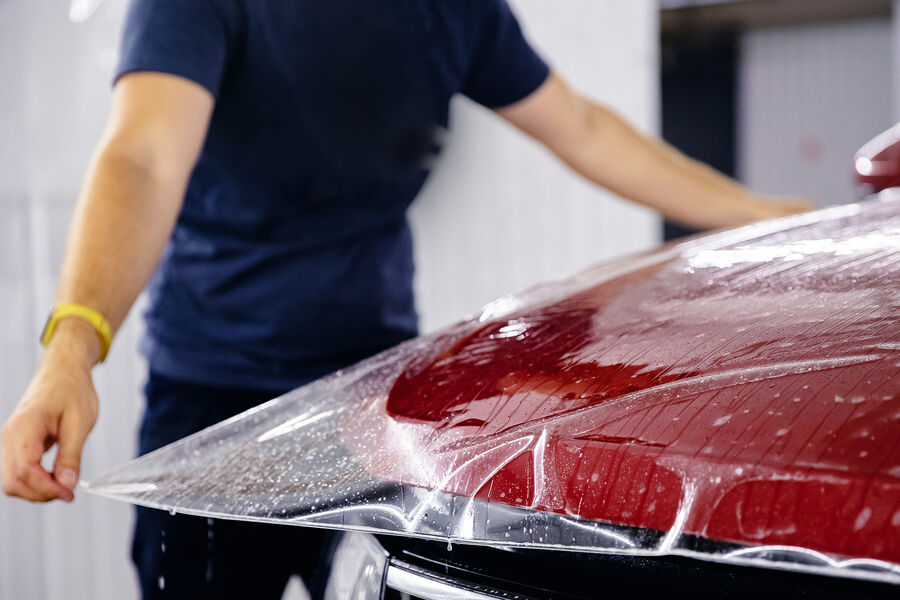 В Санкт-Петербурге неизвестные залили экскрементами машину депутата