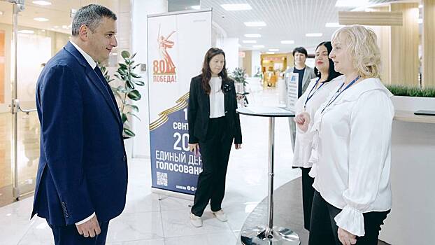 Хинштейн посетил избирательный участок в Москве