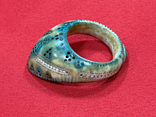 В Турции обнаружили уникальное кольцо лучника из слоновой кости XII века