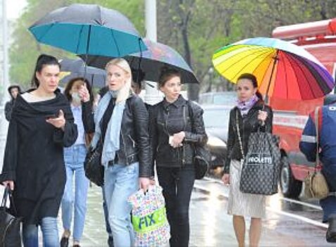 Наркологи посоветовали москвичам больше развлекаться и ярче одеваться этим летом