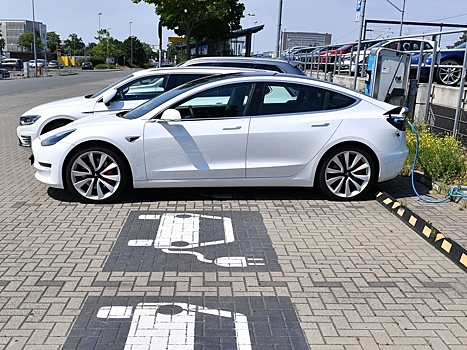 «Спрос есть»: автоэксперт оценил перспективы Tesla в России