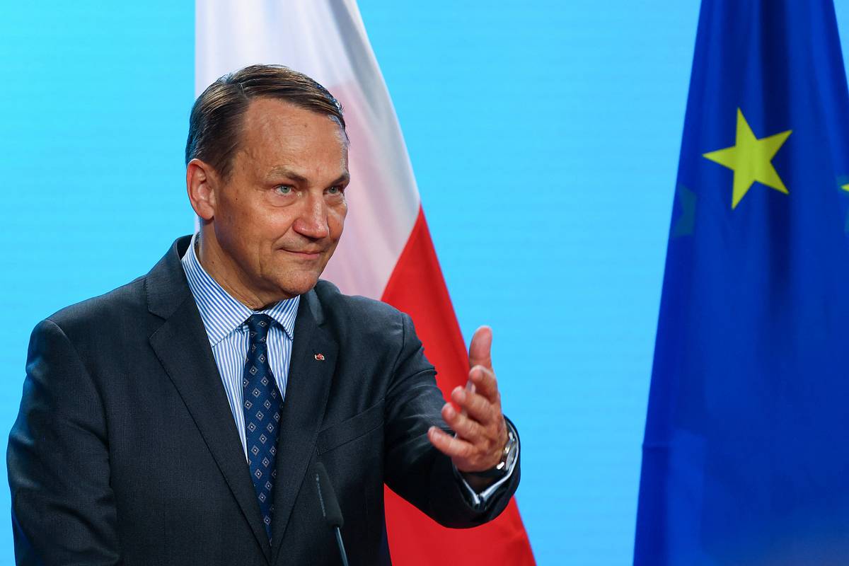 Глава МИД Польши обратился к Маску со словами о сложности политики