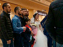 Сибирские цыгане поженили детей в торговом центре