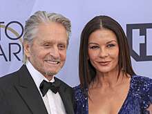 Кэтрин Зета-Джонс обнародовала фото с Дугласом со Дня благодарения